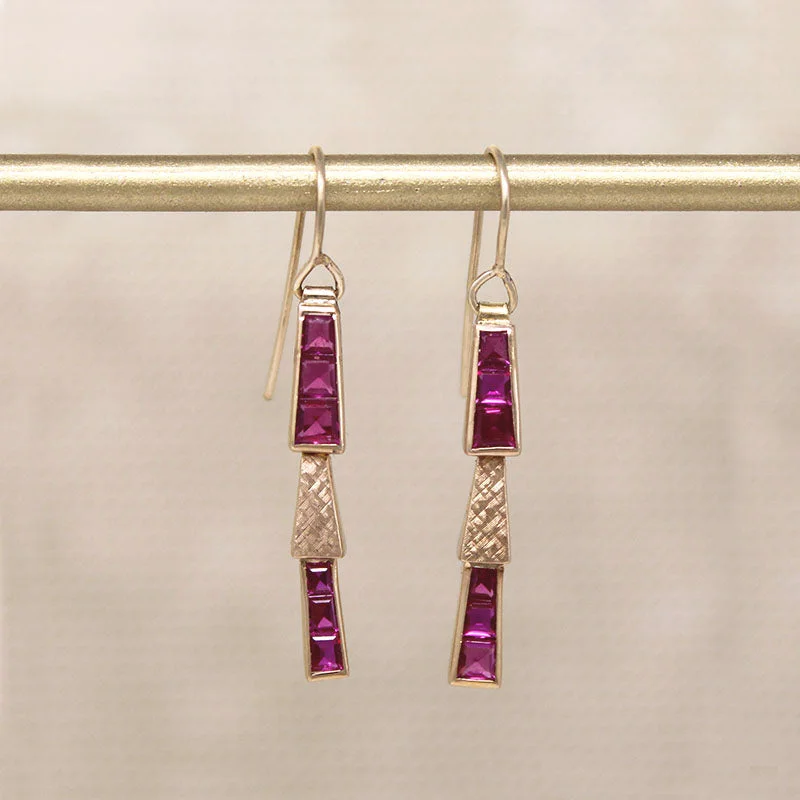 Elegant hoop earrings for women-Sultry Gold & Ruby Retro Drop Earrings