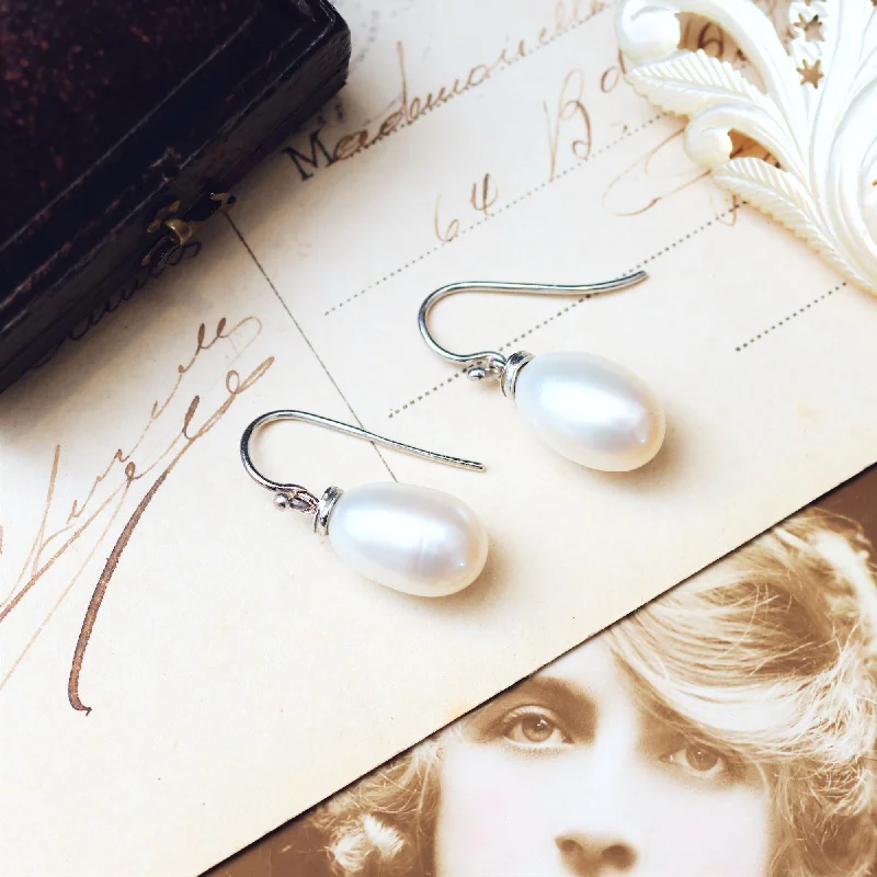 Gemstone earrings for women-Classic Vintage 1980's Pear Drop Pearl Earrings