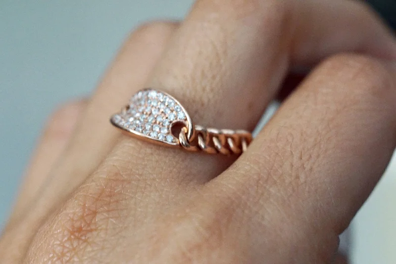 Wedding and engagement rings for women-Oval Pave Diamond Tag Chain Link Ring