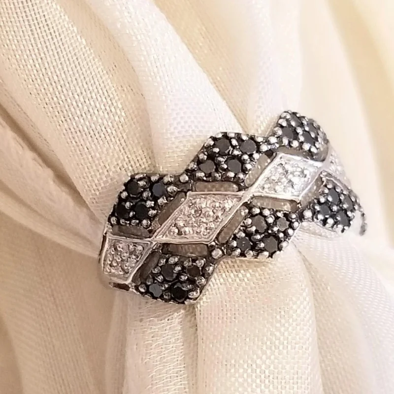 Bridal engagement rings for women-Black and White Diamonds Zigzag Ring