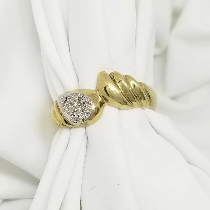 Simple engagement rings for women-Yellow Gold Ring with Grooves and Diamonds