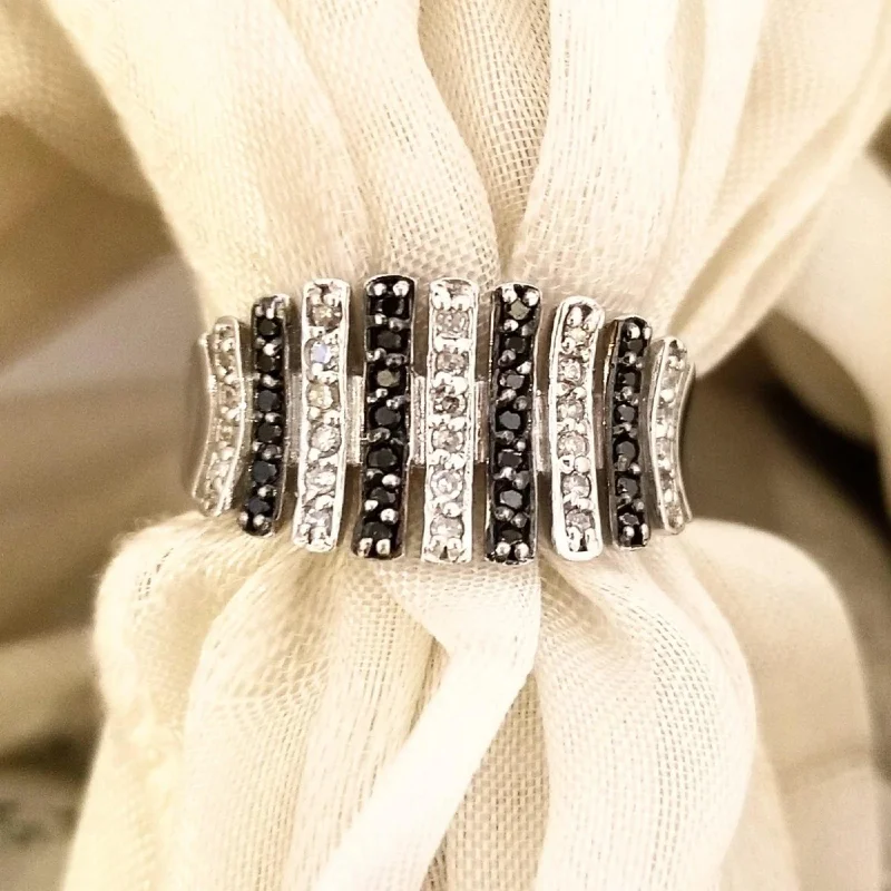 Bridal diamond engagement rings for women-9kt White Gold Ring with Black and White Diamonds