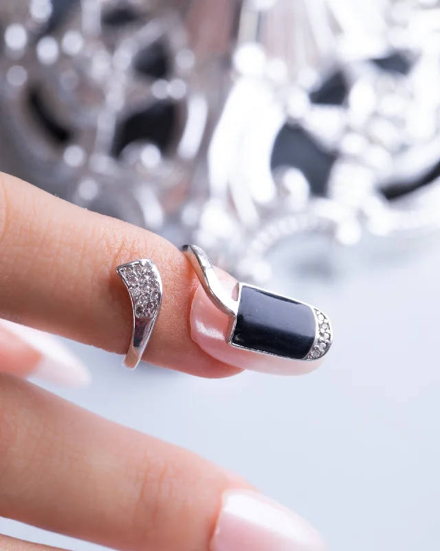 Minimal design ring for women-Zircon Nail Black Ring (099)